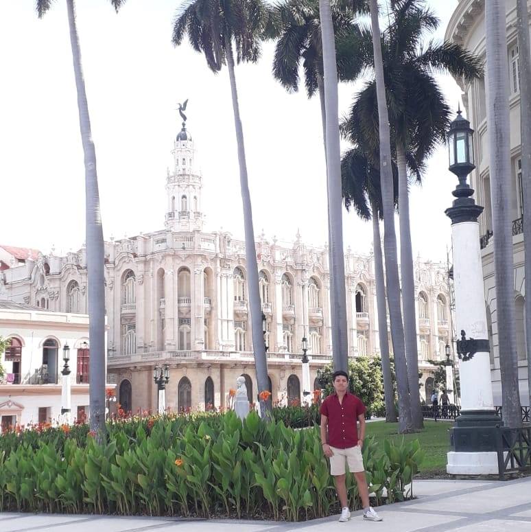 Jonatan Alcocer Zamora at work with a colleague